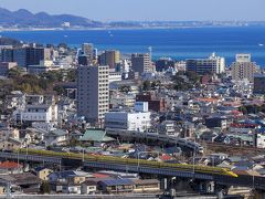 小田原市街と新幹線と箱根登山線と東海道線を俯瞰できる場所へ。