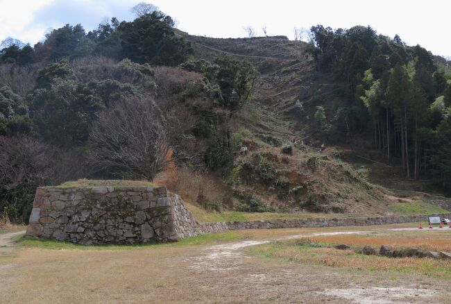 2018春、山陰の名城(3/24)：3月18日(3)：月山富田城(3)：山中御殿、親子観音、井戸