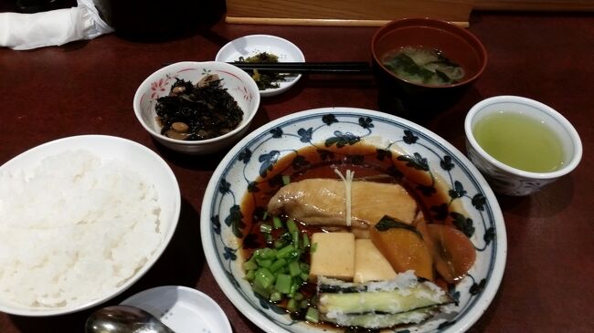 2019年1月31日(木)から2月5日(火)北九州市と福岡市のお店を歩き回りました。行ったお店は、北九州市では小倉コレット内ロフト、辻利茶舗、スーパー丸和、八幡区のジョイフル。福岡市では阪急B1ベーカリー、バスセンターニトリ、マークイズ福岡ももち、KITTE、ヨドバシ、新天町、イオンショッパーズ、ミーナ天神、ノース天神、天神コア正福、イムズTOKIO、キャナルシティcoucou、もち吉、博多の石畳。美味しくて財布に優しい旅をしてきました。その旅行記です。