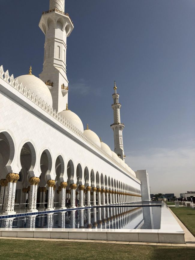 サッカーアジアカップ UAE2019で、日本代表が決勝進出を決めた時に思い立って旅行を計画して、2日間で全て準備した突発的な旅です。<br />初めてのUAEなので、試合会場のアブダビと、ドバイを観光して帰りました。<br />日程:2019/1/31~2019/2/6<br /><br /><往路><br />1/31 17:15 成田発 ― 2/1 00:05 デリー着(9W4153)<br />2/1 04:00 デリー発 ― 2/1 06:45 アブダビ着(9W582)<br /><br /><復路><br />2/5 12:20 ドバイ発 ― 2/5 16:42 ムンバイ着(9W541)<br />2/5 20:00 ムンバイ発 ― 2/6 7:14 成田着(9W4144)<br /><br /><宿泊地><br />2/1 アブダビ(1泊)<br />2/2~2/5 ドバイ(3泊)