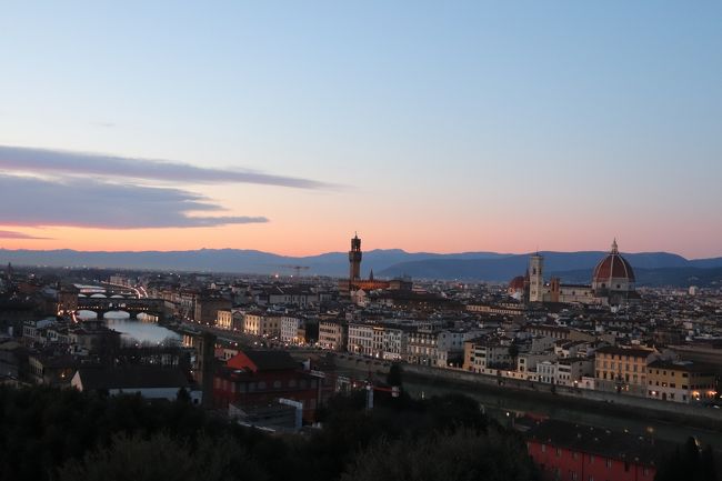 プラハに留学中です。<br />年末年始に日本から友達がやってきてくれたので、イタリアはベネチアとフィレンツェを訪れました!<br />フィレンツェといえば、やっぱり食と芸術◎<br />