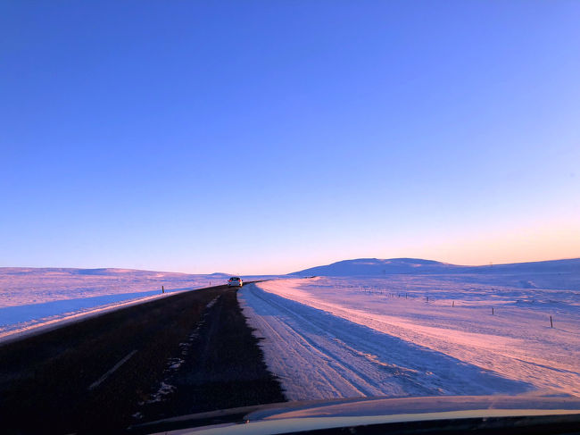 これまでの旅で最北端、アイスランドへ行ってきました。毎日オーロラに遭遇できたラッキーな旅でした。このページは、初日から２日目のゲイシルまでです。