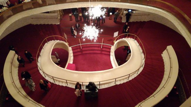 ボストンからニューヨークに戻りました<br />ポン友の吉田君から「イーストリバーから街を見た景色が良かった」とのLINEの連絡があったので、行ってみました<br />本当は暗くなってからの夜景なんでしょうけど、夜はメトロポリタン歌劇場を予約していたので明るいうちに。<br />