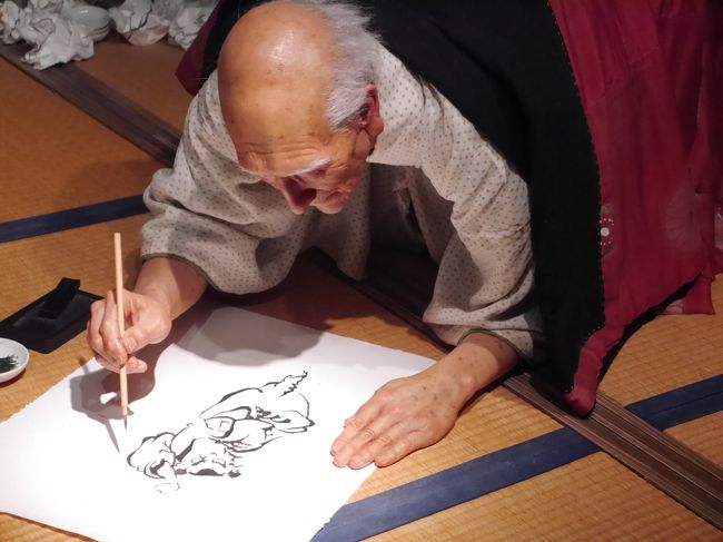 両国にある「すみだ北斎美術館」に初めて行きました。<br />2016年(平成28年)11月22日に開館しました。<br />葛飾北斎が本所界隈で生涯を送ったことや、彼が本所割下水で生まれたとされ当時の「南割下水」に相当する現在の「北斎通り」の線上にある亀沢もゆかりの地に含まれることから、当地に設けられたそうです。 <br />企画展で「北斎アニマルズ」を開催中でした。<br />