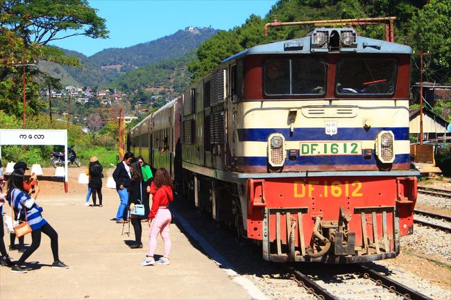 カローからヤンゴンまで27hの鉄道旅。オーディナリーは椅子が固く過酷な旅だが、不思議と長くは感じない。ゆったりしたローカル感、トイレはいつも空いているし、気候もちょうどよかった。<br /><br />【交通】()内は遅延後の発着時刻、S:始発、L:終点<br />1/4 Kalaw11:45(12:00) ⇒ Yangon14:40+1day(14:09)　142/10DN  3550チャット<br />【宿泊】<br />1/5～9 The Lodge Yangon Hostel ドミトリー朝食付 4.58ドル×4泊、5ドル×1泊(Booking.comで予約)<br />【為替】1000チャット≒70円