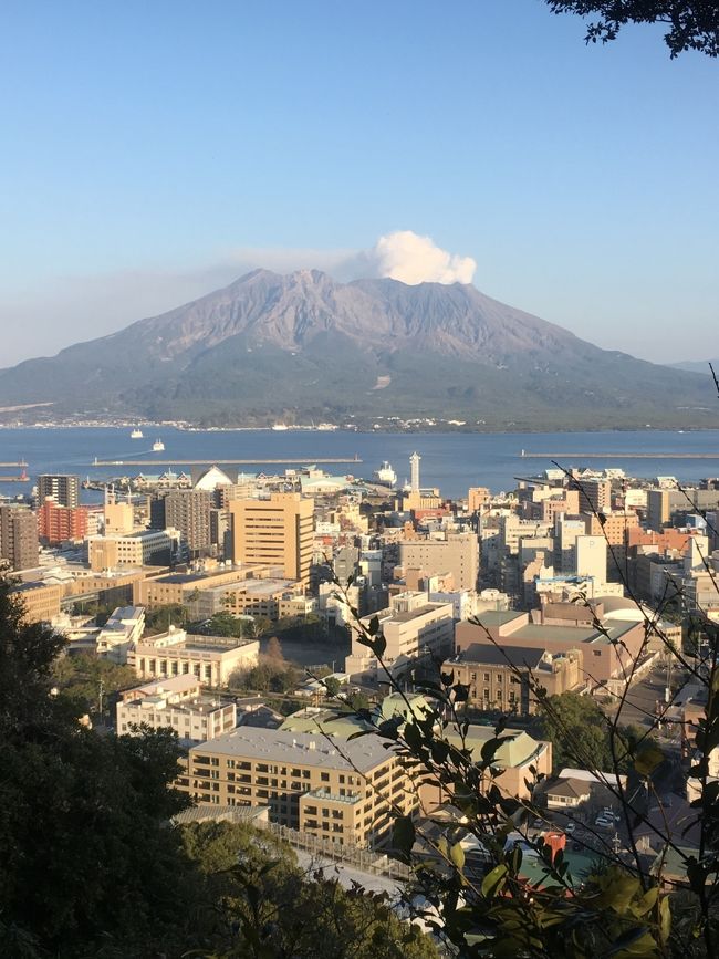 2月は鹿児島に行ってきました。<br />1日目は天気に恵まれましたが2日目は雨。<br />雄大な桜島をもっと見たかったなー。<br />でも南九州は暖かくて梅や菜の花が咲いていました。<br /><br />46/100城