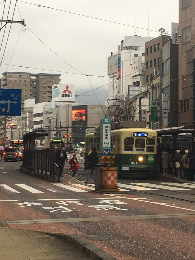 ハウステンボスに行ってみたかったので、ハウステンボス込みのパッケージツアーを探していました。<br />ネットで探し出すのに苦労しましたが、近畿日本ツーリストで飛行機+ホテルがパックになったプランを見つけました。<br />あと、2月の長崎は、ランタンフェスティバルがあり、こちらだけガイドさんがついてくれるということで、<br />3日間母と2人のみで旅するのも不安だったので、このプランを利用しました。