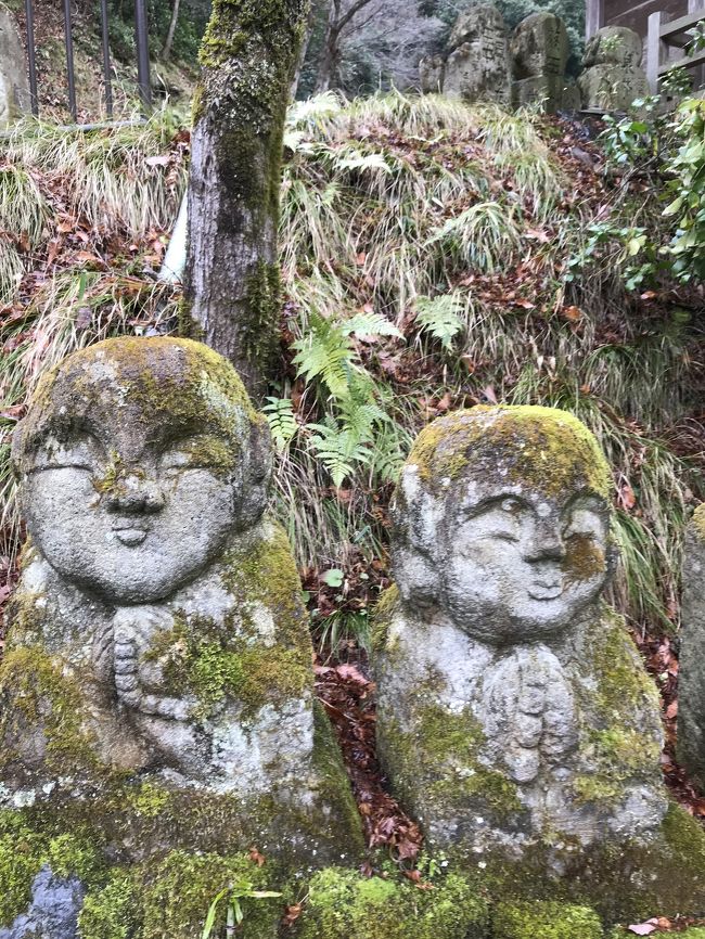 愛宕念仏寺から化野念仏寺から祇王寺から二尊院へ<br />その後京都バスで鈴虫寺へ行って、京都駅へ帰ってきました(^O^)