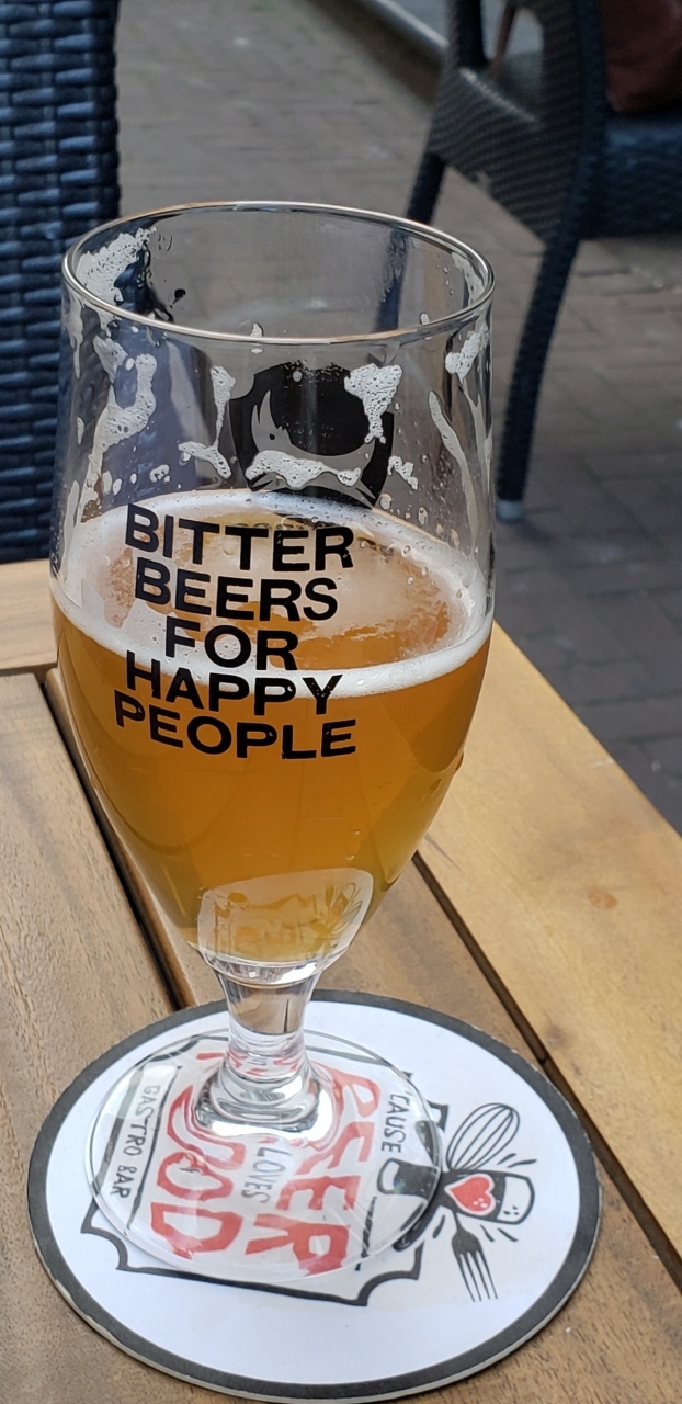 タンザニア旅行の後一泊したアムステルダムで行き当たりバッタリでビール屋巡りしました。