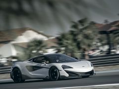 米国でハイパーカーを運転する1　McLaren 600LT Competition