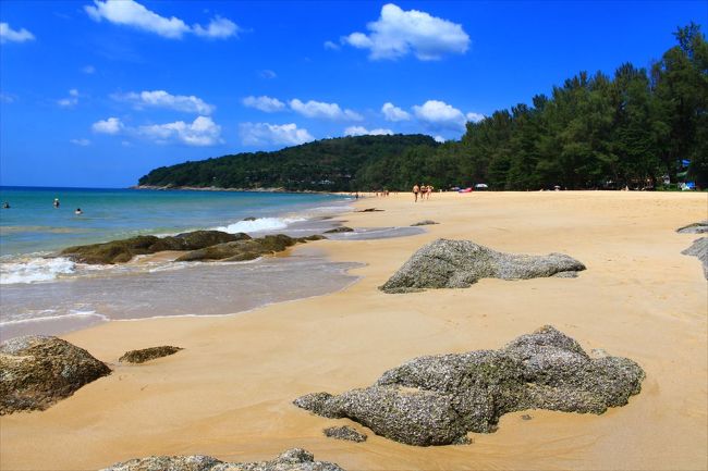 カマラビーチで二日過ごした後、帰国。カマラビーチから空港までは20kmほど。海岸伝いに歩いていくのが一番近いし途中のビーチも見れて楽しそうだ。Google Mapで歩行経路を検索してみたが内陸の車道を遠回りする経路しか出てこない。ビーチは歩道とは認識しないようだ。自己判断も含めてビーチの最短ルートを突っ切ってみた。<br /><br />【交通】()内は遅延後の発着時刻<br />1/19 Phuket 23:55 ⇒ 香港 4:15 香港エクスプレスUO754 7112円<br />1/20 香港 7:40 ⇒ 福岡 12:00(11:40) 香港エクスプレスUO600 7670円-出国税120香港ドル<br />【宿泊】<br />1/17~18 Kamala Studio Apartments By PSA ドミトリー 276円×2泊 (Booking.comで予約)<br />【為替】1バーツ≒3.4円