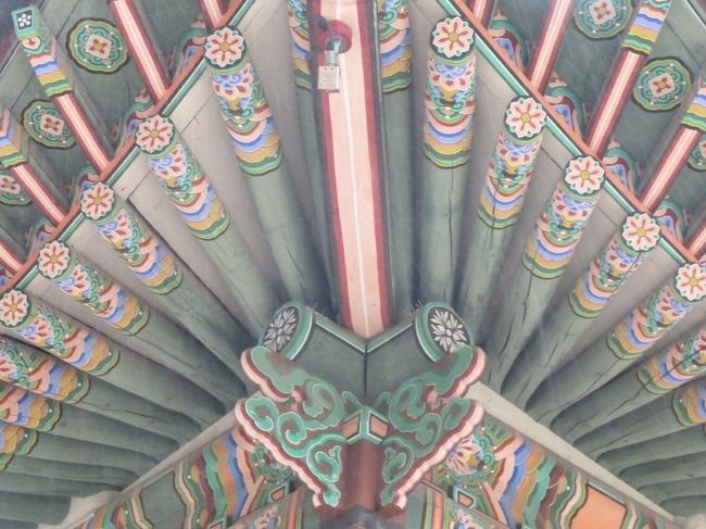 徳寿宮にいってはみたものの　ロケやってるし<br />迷惑かからないよう動くと、ドロドロになるし<br /><br />韓国五大宮殿は　広すぎて　嫌になっちまう。