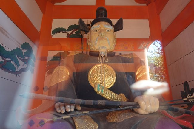 2019年始まって以来寒くて出不精だったのですが、西国33か所の第二番札所紀三井寺の月参りの限定ご朱印目当てに思い立って和歌山詣でに行って参りました。<br />和歌浦にある玉津島神社、竈山神社そしてジュニア駅伝に阻まれながらも紀州東照宮へも。うれしい偶然もあり、2019年初めの御朱印ガールらしい1日になりました。<br /><br />帰った後こちらの旅行記をアップしようとしたところ全く写真を読み込まない日が二日あり、もうお蔵入りしかないかと思いましたが、何とか読み込める日がありアップすることができました。徳川様の影響か~?