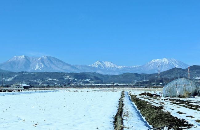 昨年から始めた日本秘湯を守る会の温泉宿巡り☆彡<br />2019年スタート！今年最初の宿泊先は<br />既に1年前から宿泊先は決めていました<br /><br />まさにこの旅館との出会いから始まったと言えるその施設は<br />長野県にある仙仁温泉の岩の湯さん(^O^)／<br />数ある秘湯守る会の宿の中で（まだそれほど多く宿泊してませんが…）<br />恐らくトップクラスの施設だと思います<br />施設・温泉・お料理・接客とかなりクオリティは高い<br />ツッコミ所が無いというか、隙が無いというか、、、<br />とにかく私の1番のお気に入り旅館です☆彡<br /><br />予約がなかなか取れない旅館ですが、今年も昨年2月1日に<br />電話予約を入れて岩の湯さんの滞在を楽しんできました☆彡<br /><br />1泊目は渋温泉の春欄の宿さかえやさん、2泊目は岩の湯さん<br />2泊3日で今年最初の温泉を堪能してきました<br /><br />では、宜しくお願い致しますm(__)m<br />