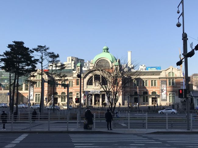 今回は主人のかずパパが３日間の休みが取れたのと、息子のかずくんも大学の休みで久しぶりに家族揃って旅行ができそうと言う事で久しぶりに家族３人揃ってソウルに旅行する事にしました。<br /><br />私とかずくんはセントレア11:05発アシアナ航空ＯＺ１２１で仁川空港まで。飛行機の揺れもなくあっという間にソウルに到着。<br />Ａ‘ＲＥＸでソウル駅まで地下鉄４号線に乗り換えて会賢駅まで。<br /><br />かずパパはセントレア１８:20発アシアナ航空ＯＺ１２３で仁川空港へ。<br /><br />