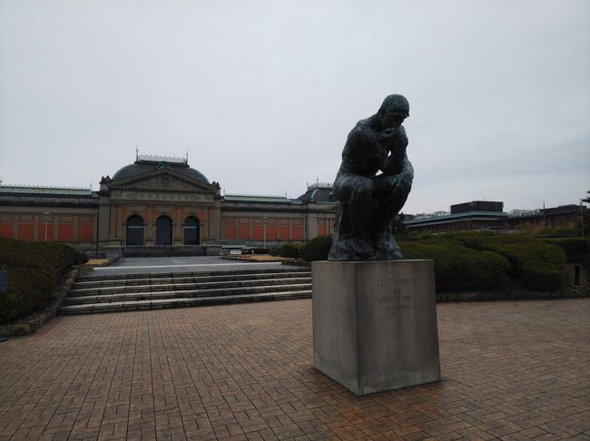 冬旅の続きです。<br />2/9は京都に行きました。<br />京都の国立博物館、行く度に休館や大行列で行ったことがなかったので行ってみました。<br />常設展だけみたいなのでがらがらでした。東京の国立博物館に行ってきたばかりだったので内容の無さは否めません。<br />あっという間に出てきてしょうがなく三十三間堂にいって、その後地下鉄で二条城。昼食を挟み、バスで金閣寺まで行って四条河原町より梅田に戻りました。ジャンバーの中はシャツ1枚だけだったのですが寒くて貼るカイロを胸と背中に貼って行動しました。<br />寒かったけど動いていれば大丈夫ですね。<br />