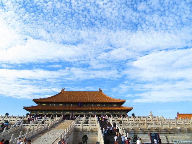 中国西安+周辺 5泊6日の予定が、台風21号による欠航その他で<br />中国西安+周辺+北京+万里の長城+名古屋 を観光する9泊10日の旅に!! <br /><br />1人旅 自由旅行 手配は全てネットまたは現地で購入<br />2018年<br />8月30日 関空-北京 中国国際航空<br />8月30日 北京-西安 中国国際航空<br />8月30日 西安泊<br />8月31日 西安市内自由観光<br />9月1日 西安西線観光 法門寺(専用車)<br />9月2日 西安-崋山 日帰り(高速列車)<br />9月3日 西安市内 自由観光<br />9月4日 西安-北京 中国国際航空<br />9月4日 北京-関空 中国国際航空 の予定が<br />台風24号の影響で欠航<br />9月4日 北京泊 (北京北郊外 中国国際航空手配の豪華ホテル)<br />9月5日 北京-関空 中国国際航空 の予定が<br />関空浸水閉鎖・連絡橋破損のため、欠航<br />9月5日 北京市内自由観光<br />9月5日 北京泊(中国国際航空手配のホテルでは無く市内中心部ホテルを自己手配)<br />9月6日 明十三陵+八達嶺万里の長城 英語ガイドツアー(空港で申し込む)<br />9月6日 北京泊<br />9月7日 昼間 北京市内自由観光<br />9月7日 北京-中部国際空港セントレア 中国国際航空<br />9月7日 名古屋泊<br />9月8日 名古屋-京都