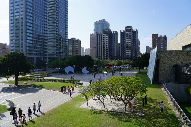 2019年１月のある週末，台湾に行ってきました！　桃園国際空港からそのまま台中の町に移動して，アートな見どころをめぐります。<br /><br />【１日目】関西空港から台湾の桃園国際空港へ。<br />【２日目】桃園から新幹線に乗って台中へ。台湾を代表するミュージアム「国立自然科学博物館」と「国立台湾美術館」を訪れます。　<br />