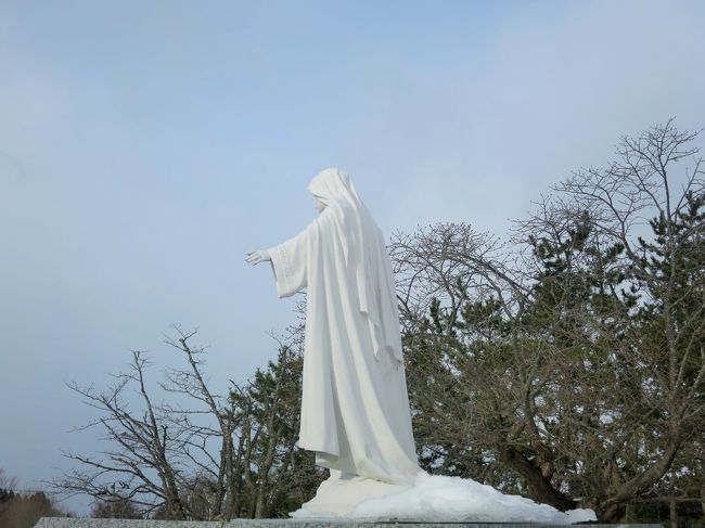 2日目はチェックアウト後、湯の川温泉近くから。。「トラピスチヌ修道院」<br />そして「金森赤レンガ倉庫群」~「北海道昆布館」の行程です。<br /><br />2日目は気温も下がり、歩道は凍ってツルツルです!<br />転ばないように気をつけて歩かないと~