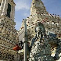 同級生タイ旅行　バンコク２．三島由紀夫の「暁の寺」の題にもなった　ワット・アルン