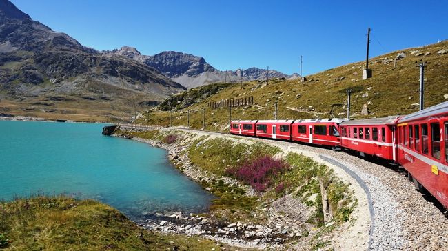 ずっと気になって一度は行ってみたいと思いつつも、場所的になかなか組み入れられなかったスイスのサンモリッツを初めて訪れました。想像以上に素晴らしく、特に氷河はツェルマットのゴルナーグラード展望台と双璧で、青い湖との対比や赤い列車との構図を考えると寧ろこちらの方が見応えがあると思います。その後は世界遺産のベルニナ鉄道でイタリアのティラーノまで行き、船でコモ湖を縦断し、ミラノへ。その後はさらにベネチアまで足を延ばしました。とにかく氷河がきれいでした。