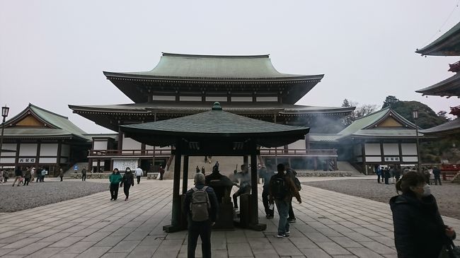 年明け前後の混雑を避け、ちょっと遅めではありますが『初詣&鰻を食す旅』です!<br /><br />車で行くか、電車で行くか、迷いましたが今回は電車でGO!<br />先日、2/2放送、テレビ東京『出没!アド街ック天国』で駅前の『成田からくり時計』を見たので、それも見てみたいと思い、電車で行くことにしました。<br />