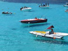 2018年子連れマルタの旅（３）～宙に浮く船のコミノ島、人で埋まる