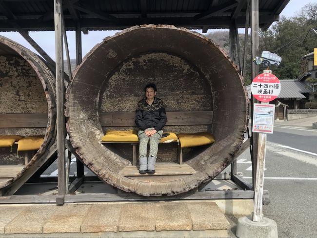 島旅は大好きなので今回もお初の小豆島へ。<br />気にはなっていましたがなかなか機会に恵まれず。今回は大まかなプランだけで決めて小豆島へレンタカーで日帰りで行ってきました。<br />朝8時半～夕方17時までの間。往復のフェリーの時間があるので時間厳守でしたが3/4は回れたかな？