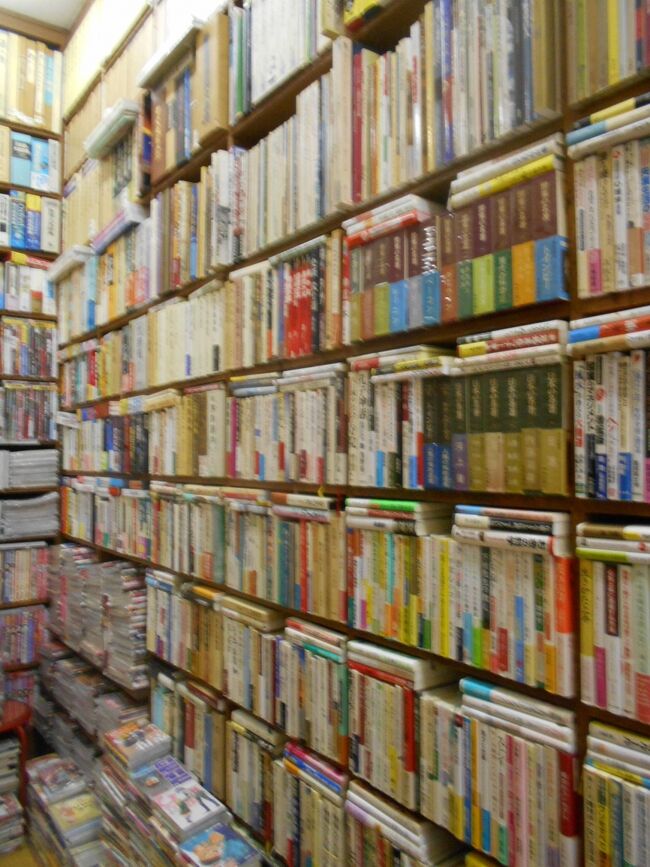 時々会いに行きたくなる街 <br />あの本屋さん この映画館 珈琲のお店 パンやさん 八百屋さん<br />心意気の女将さん・・・<br /><br />お元気かなあ