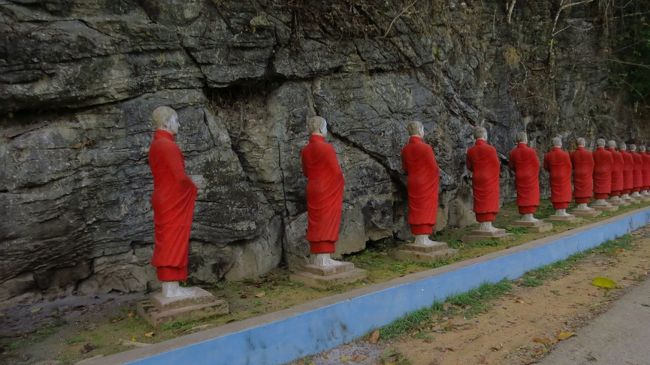 国境を越え、最初の目的地パアンへ。タイと時差-30分です。