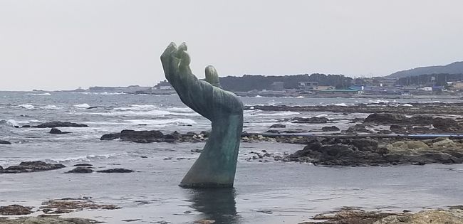 いつもふらっと、思い立ったら旅立つ気まま旅。<br />特に地方都市でその町、見どころ、グルメに出会うのが好きです。<br /><br />久々に韓国へ行こうとチケット検索していると、金曜夜の出発便を発見。<br />今回はこれにからめて行くことにします。<br />なるべく安く、できるだけ滞在時間を作りたいと考えたすえ、今回の旅行プランをたてました。<br /><br />金曜出発：<br />セントレア　20時50分発<br />仁川　　　　23時00分着<br /><br />日曜帰国：<br />釜山　　　　17時00分発<br />関空　　　　18時50分着<br /><br />必然的にソウル→釜山、関空→中部圏への移動が発生します。<br />チケット購入時、韓国での滞在はノープランです。<br /><br />季節の食べ物、釜山からの帰国ということで、今回は浦項（ポハン）を目的地のひとつにしました。<br />浦項は日本海に面する都市で鉄工業の町。この時期クァメギが食べられるということで、こちらを主目的としました。