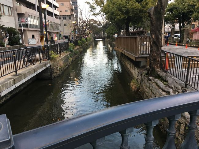 日帰り出張で岡山市に行って来ました。<br /><br />岡山県に足をおろすのは中学の修学旅行以来数十年ぶり。<br /><br />晴れの国って言われているのにあいにくの雨。<br /><br />でも『天然コケッコー』に出てくる天満屋が見れて感動。