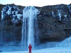 アイスランド　オーロラ　空　岩　雪　滝