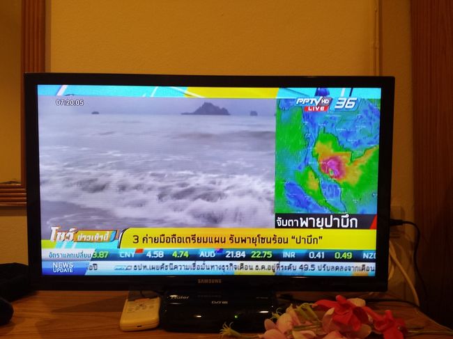 去年の1月に行ったタイのリぺ島。<br />もの凄く海が綺麗でマッタリできて1回で気に入ってしまいました。<br />やり残したことも多々あり、帰国後すぐに次年のお正月もリピートしようと決意!<br />エアチケ探しに1ヵ月。<br />JAL特典航空券+いつものエアアジア様のBIGセールで格安に今回も行くことが出来ました。<br />行き帰りの途中の中国・広州、クアラルンプールはオマケ程度の滞在です。<br />リぺ島での旅行記は日記のような記ですので悪しからず。<br /><br />旅程<br /><br />1日目 HND8:50発(JL087)⇒CAN13:05着 <br /><br /> 広州少しだけ散策<br /><br />2日目 CAN5:55発(AK2010)⇒LGK9:50着 <br /> <br /> Ferry Langkawi/Telaga Harbour14:30発⇒KohLipe15:00着<br /> <br />3日目~7日目 リぺ島でカウントダウン&マターリ<br /><br />8日目 Ferry KohLipe10:30発⇒Langkawi/Telaga Harbour13:00着<br /><br /> LGK15:30発(AK6303)⇒KUL16:45着<br /><br />9日目 クアラルンプール観光<br /> <br /><br />10日目 KUL14:40発(D7522)⇒HND22:30着<br /><br /> 帰国<br /><br />旅費<br /><br /> 羽田⇒広州(JAL)¥5,370(特典航空券) <br /> ランカウイ⇒リぺ島フェリー往復約¥6,664<br /> 広州⇒ランカウイ(エアアジア)約¥13,207<br /> (ホットシート・食事込)<br /> ランカウイ⇒クアラルンプール(エアアジア)¥1,636 <br /> クアラルンプール⇒羽田(エアアジア)¥10,678(食事込)<br /> <br /> ホテル 広州:Hong En Hotel 1泊¥3,242<br /> リぺ島:Baan Kasirin Resort 2 Koh Lipe 6泊¥30,129<br /> クアラルンプール:Alpha Genesis Hotel 2泊¥7,898<br /> (アゴダポイント\1,178分利用)<br /> <br />