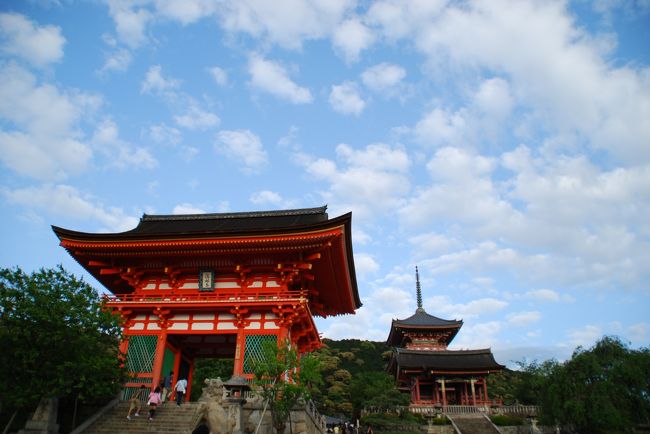 昔から大体一人行動なんですけど<br />とても珍しく京都で知人と夕方から<br />「清水寺にお参りして、その後ビアガーデンへ」<br />という約束があり、ちょうど行きたいフェスがあったので<br />その日夕方まで大阪をねじ込む、という<br />なんでそんな無茶なプランで行ったのか。の旅です。