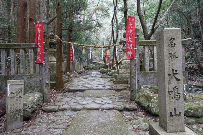 今回は日帰りで家族で大阪、泉佐野市にある犬鳴山温泉に行ってきました。我が家は年に１回くらいお邪魔します。<br />泉佐野市と言えば、現在ふるさと納税で世間を賑わせているあの市です。<br />その唯一の観光資源が犬鳴山温泉なんです。大阪市内から約30～40分。今回はその中の不動口館というお宿にお世話になりました。<br />そういえば以前テレビで三田村邦彦さんが来てましたね。今回は２人の小さい甥っ子もいますのでゆる～い犬鳴山観光です(笑)