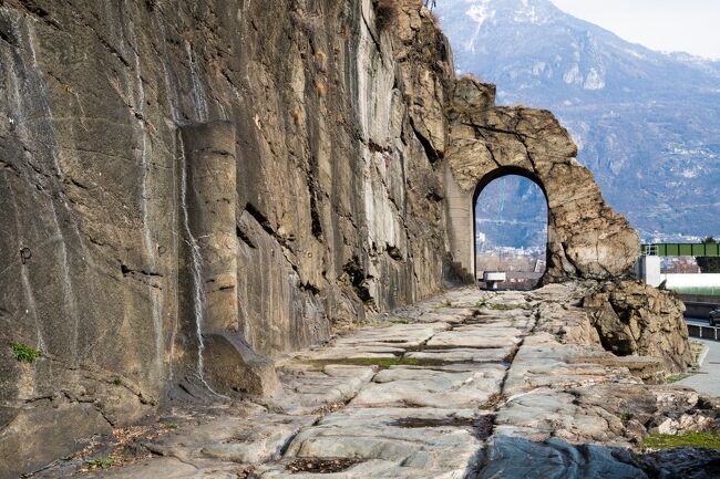 チンクエテッレとアオスタ～北イタリアの海と山の絶景巡り 【９】イタリアとガリアを結ぶアオスタ・バレーのローマ遺跡三昧（2018/3/9）