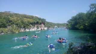 カンクン冬休み旅行 3/4 - シェルハ (Xel Ha) で泳ぐ！