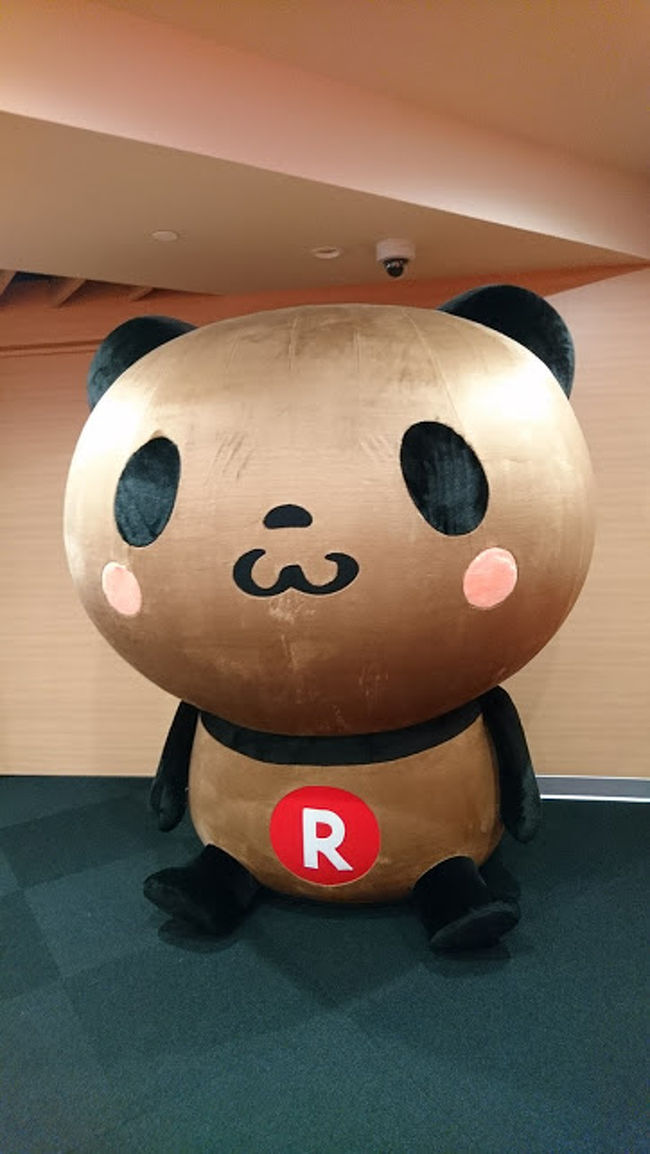オアフ島へ行ってきました。<br /><br />旅行中、楽天ラウンジへ度々寄り休憩しました。<br /><br />Tギャラリア ハワイ by DFS内にあります。<br /><br />バーバリーとマークジェイコブスの間にあるエスカレーターを登った2階にあります。<br />