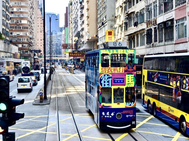 昨年11月の香港から、3ヶ月ぶりの香港です。<br /><br />今回は初の銅鑼灣に滞在し、香港島をトラムで東へ西へと移動してました。<br /><br />まだまだ春節の雰囲気が残り、ステキな景色を見ることが出来ました。<br /><br />旅行記②は西灣河から西行きトラムに乗りながら、トラムの写真を撮りました。また、香港の街で人気の通りや話題のビルなど、いくつかの写真を投稿しましたのでご覧ください。<br /><br />その後は灣仔の利東街へ。<br />春節のデコレーションのランタンがとても綺麗でした。<br />翌日は、銅鑼灣の茶餐長で菠蘿油いただきます。<br /><br />トラム移動なんで、トラムと大廈の写真多めです。<br /><br />2月11日　KA381 16:35→17:50に変更。<br />2月14日　KA380 11:05→12:00に変更。<br /><br />HOTEL Excelsior Hong Kong