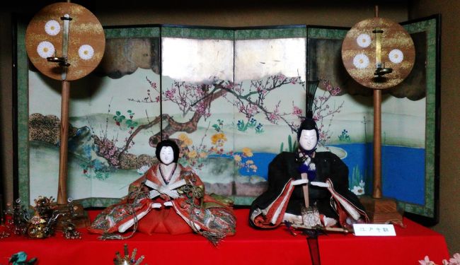 ２０１９年３月２日（土）京都 人形の寺と称されている宝鏡寺門跡（旧百々御所）に３月１日から春の人形展（４月３日迄）が、そして近くの千両ヶ辻（今出川通以南、中立売通以北の大宮通沿い）では町家写真館を中心にひな祭り（３月２日～３日）が開かれています。ゆっくりと西陣界隈を歩いてみます。<br /><br />表紙は、千両ヶ辻の町家写真館に展示されている江戸中期の雛人形