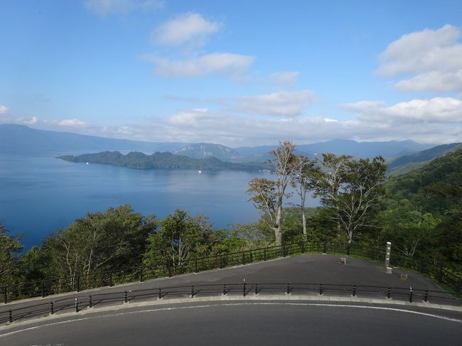 銀婚式を記念して夫婦旅行。<br />どこへ行くかいろいろ考えた結果、<br />東北地方に決定。<br /><br />地元から飛行機で羽田まで行き、<br />東北新幹線で盛岡まで。<br />遠くてなかなか行けないと思っていた東北、<br />意外と近くて快適な旅でした。<br /><br />食事が美味しいと評判の宿に連泊して<br />岩手の美味しいものを食べつくします!<br /><br /><br />一日目は、ほぼ移動・・・<br />二日目は、レンタカーを借りて秋田・田沢湖へ。<br /><br />三日目は、八幡平アスピーテラインを走り、<br />青森・十和田湖を目指します。