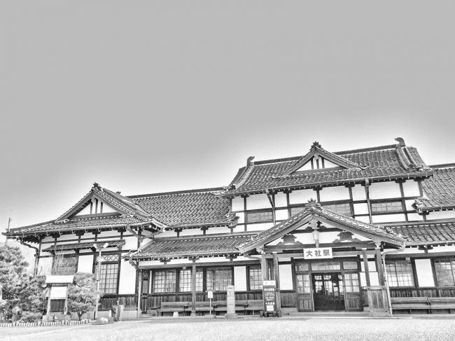 3月頭は会社の一斉休業があるので、久々に札幌行こうかと思ってたんだけど。雪と欠航に恐れをなして、ANAのマイルで行ける別の目的地を探す事になり、思いついたのが出雲でした。<br /><br />だけど島根を周るつもりが、ANAが出雲に就航してなくて米子からじゃないと出雲行けない事から始まった山陰旅。<br />とても楽しかったです。<br />基本一人旅・公共交通機関移動ですが、途中で松江在住の友人と会ったので一部だけ車に乗せてもてらってます。<br /><br />★ANA(マイルにて利用)<br />2/28 羽田15:00 → 米子16:25<br />3/2 米子20:40 → 羽田22:10<br /><br />★ホテル<br />2/28 八雲の湯 ドーミーイン出雲 4040円(3900楽天ポイント利用)<br />3/1 東横イン米子駅前 5700円<br /><br /><br />無駄に長くて、ためになる情報も少ない、そんな旅行記です。