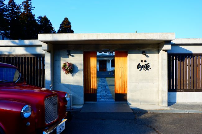 急に思い立って、友人3人で日光へ行ってきました。<br />最近疲れ気味な女3人。パワースポット日光でパワーチャージ。<br />宿だけ予約してそれ以外は行き当たりばったりのゆるーい旅。<br />一人旅のときはあれこれ詰め込みますが、こんなゆるい旅も好き。<br /><br />旅行記その2は、宿泊した旅館「別邸向日葵」の宿泊記です。<br />ここ、とって良かったです!お部屋、お食事、全体的な雰囲気も全部◎。<br />翌日は帰り際にたまたま日光猿軍団に出くわしましたので、その記録もさらっと書いています。<br /><br /><br />旅行記その1はこちら↓パワースポット巡り。<br />https://4travel.jp/travelogue/11464605