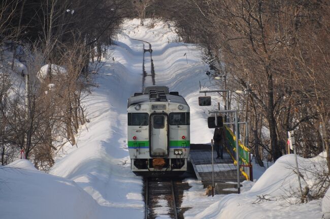 2019年3月2日から3日にかけて北海道へ行ってきました。<br /> 北海道へ行くのは、2016年10月以来2年5か月ぶり31回目になります。<br /> 初めて北海道へ行ったのは1982年のことでした。37年間で31回、いつの間にか韓国へ行った回数のほうが多くなりました。(韓国へは34回行っています。)<br /> さて、今回は2019年3月いっぱいで廃止される石勝線夕張支線のお別れ乗車と、こちらも2020年5月の廃止が決定となった札沼線の北海道医療大学-新十津川に乗りに行くことを目的に、1泊2日の弾丸旅行に出かけました。<br /> 2日めは、札沼線に乗りに行きます。