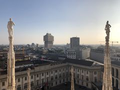 ベッキオ橋からミケランジェロ広場へ』フィレンツェ(イタリア)の ベッキオ橋からミケランジェロ広場へ』フィレンツェ(イタリア)の