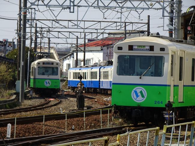 四日市にある、電車も会社も小さな鉄道「四日市あすなろう鉄道」に<br />乗ってみました。<br />電車はナローゲージで小型でかわいいもの。<br />ただ、沿線はあまり観光名所のようなところはありませんでした。<br />電車の本数は思ったよりもありました。<br />ちょっとした電車の旅ができます。<br />時間があったので、近鉄湯の山線にも乗ってみました。