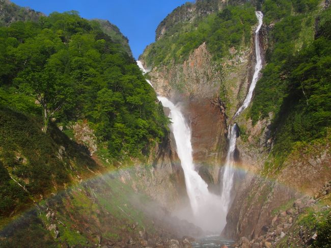 新緑の立山の麓にある称名滝に行ってみた。称名滝は、３５０mという日本一の落差を誇る滝です。
