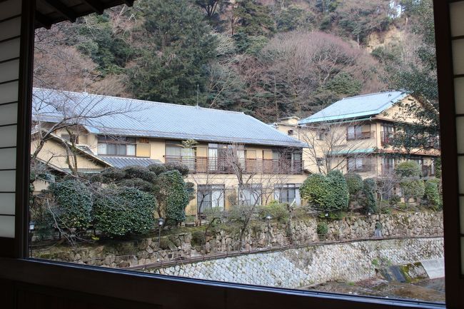 ２月の週末、娘夫婦と有馬温泉に１泊してきました。<br />大阪から約１時間，神戸三宮からだと３０分ほど～自家用車でサクッと行けて、歴史ある温泉に行くのもアリだなぁ～と改めて思った旅でした。