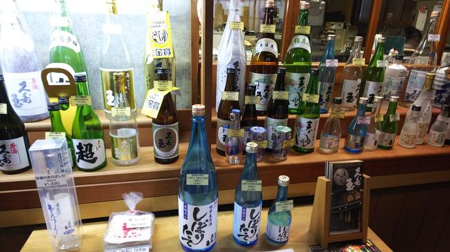 毎年恒例、父75歳の「スキーがしたい!」という望みをかなえるための温泉旅行。<br /><br />私たち夫婦万全のフォロー体制のもと、なんとか怪我もなく無事に楽しむことが出来ました。<br /><br />温泉もお料理も大満足。<br />二日目は高山に立ち寄り、古い街並みを散策しました。<br /><br />今年は雪が少なくて、それは少し残念でしたが<br />車一台で道中も含め楽しく過ごしました。